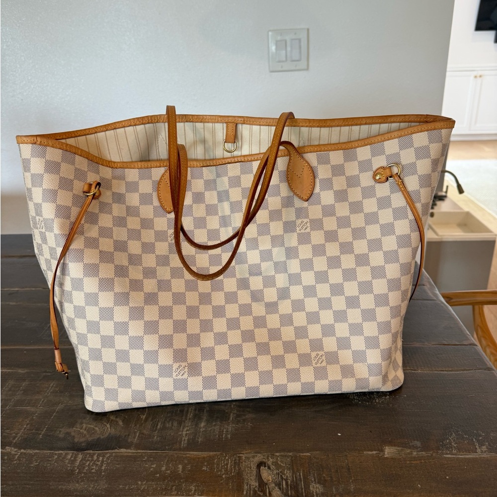 Louis Vuitton Neverfull GM Rose Beige
